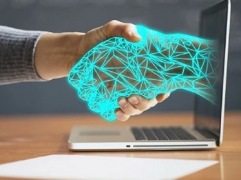 Financial advisor article illustration - Man or Machine - to settle for 'robo-advice' or not?